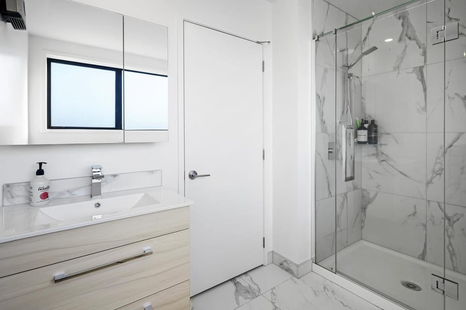 Shower, Bathroom, towels