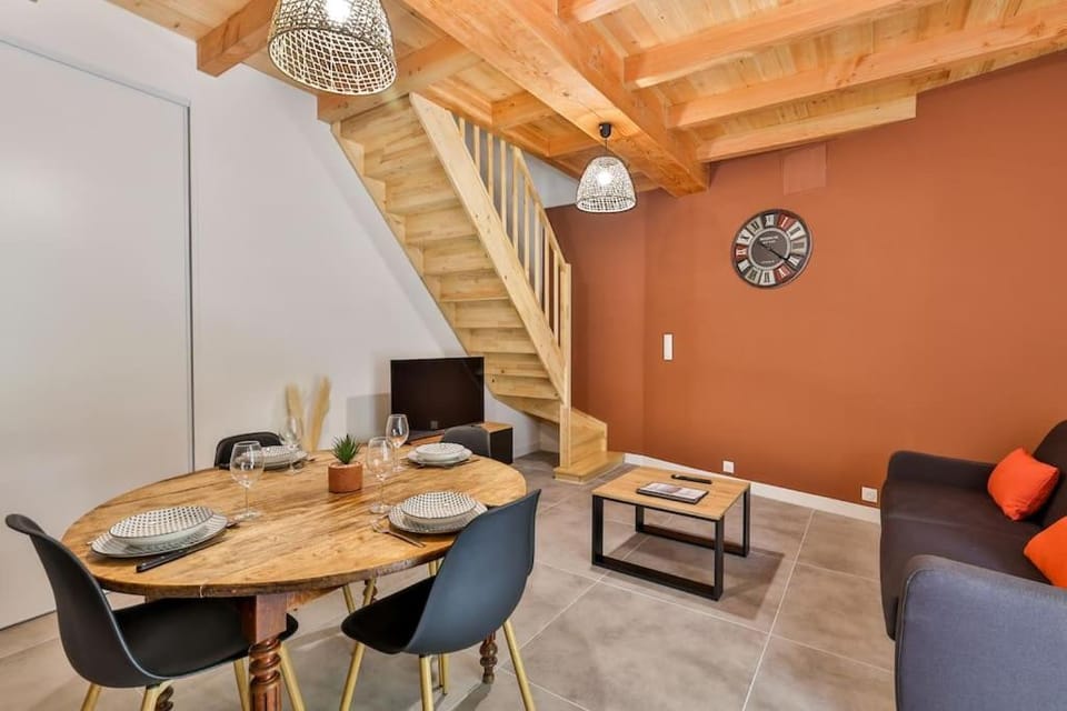 TV and multimedia, Living room, Dining area, dishwasher, heating, internet, washing machine