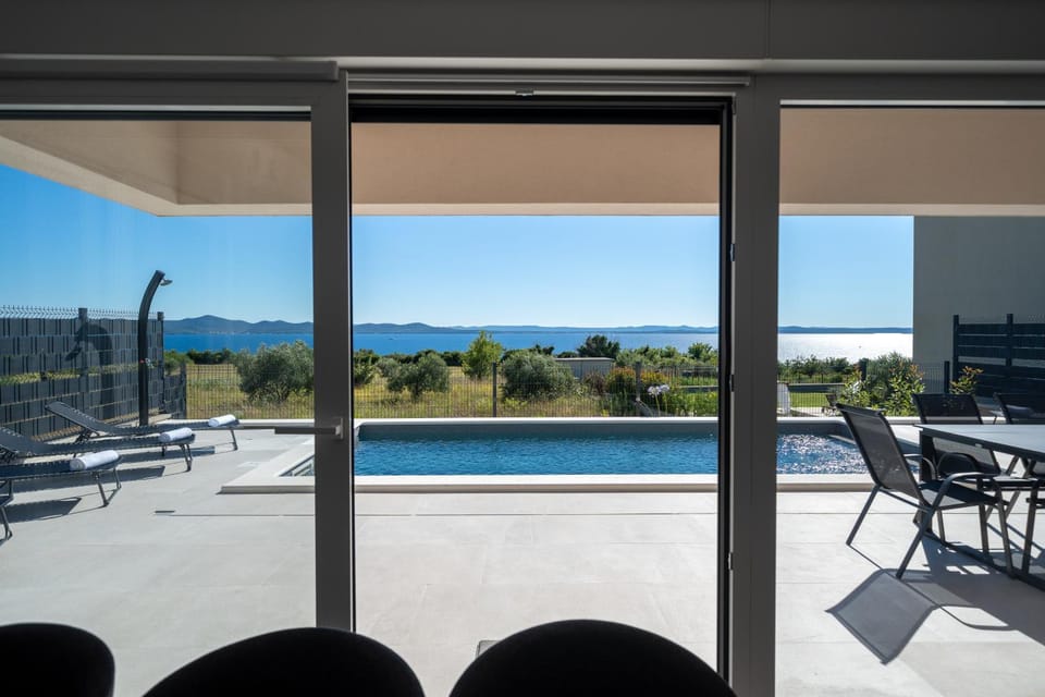 Day, Natural landscape, View (from property/room), Balcony/Terrace, Living room, Dining area, Sea view, sunbed