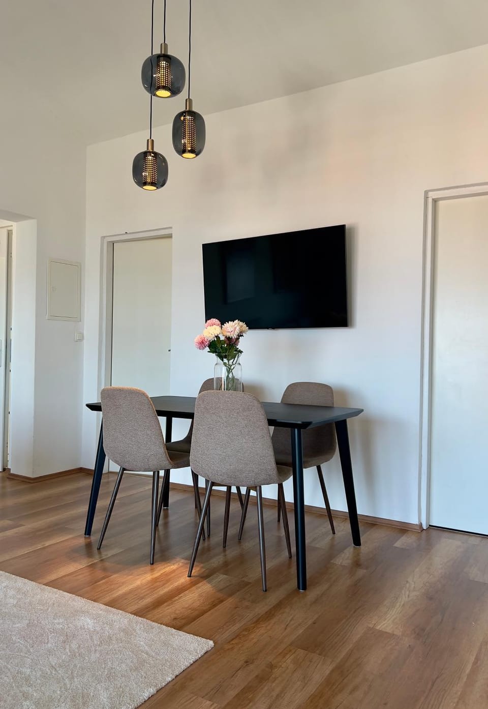 Communal lounge/ TV room, TV and multimedia, Living room, Dining area, Evening entertainment