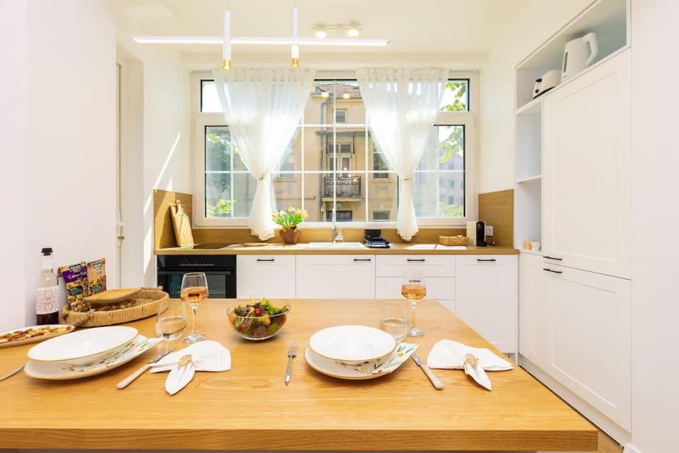 Happy People Plovdiv 1-BD Apartment - White by Flat Mаnager Apartment in Plovdiv