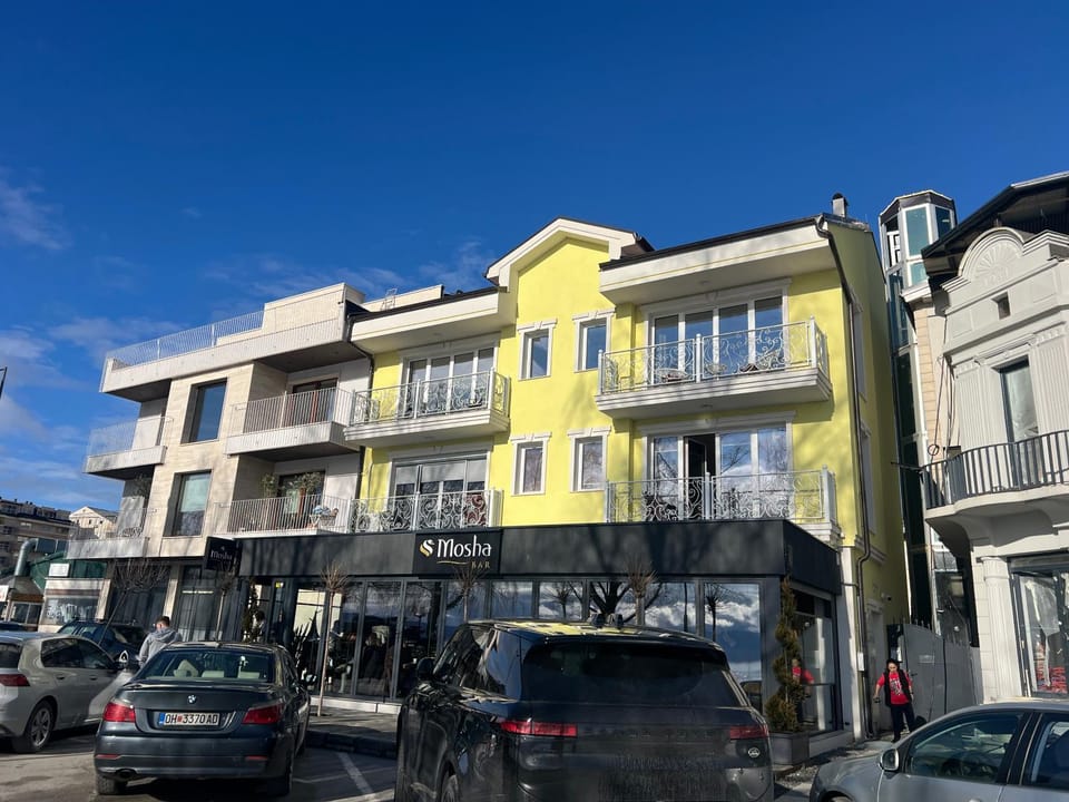 Property building, Day, Neighbourhood, City view, Street view, Location, Parking