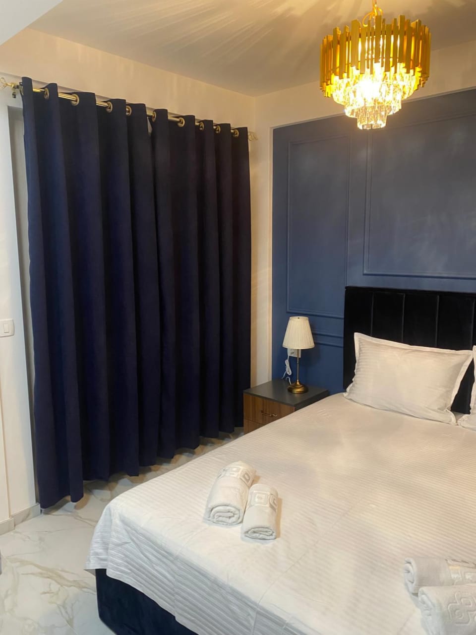 Bed, Photo of the whole room, Bedroom, towels