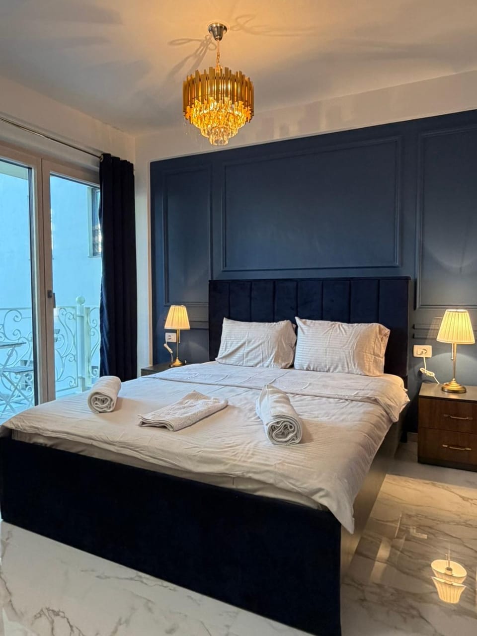 Bed, Bedroom, towels