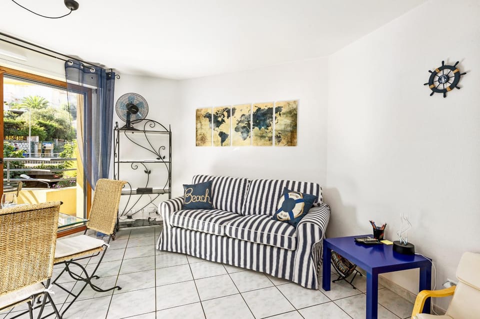 Cocon vu sur le port de menton Apartment in Menton