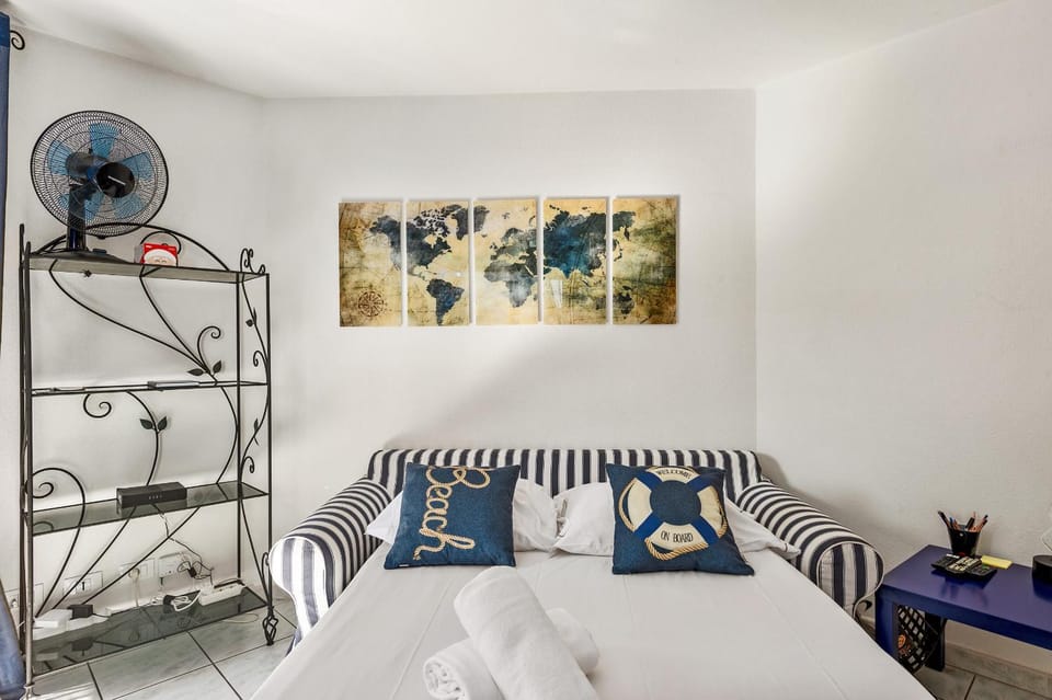 Cocon vu sur le port de menton Apartment in Menton