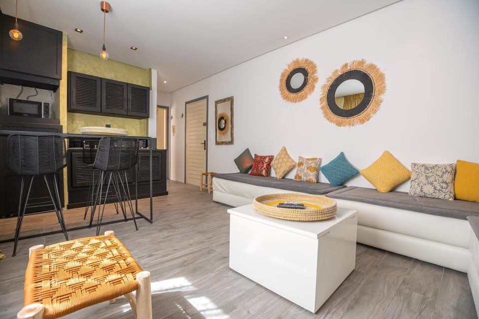 Kitchen or kitchenette, Living room