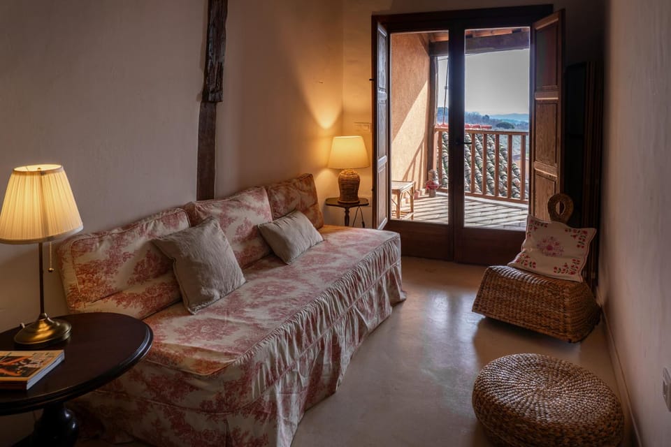 Bed, Living room