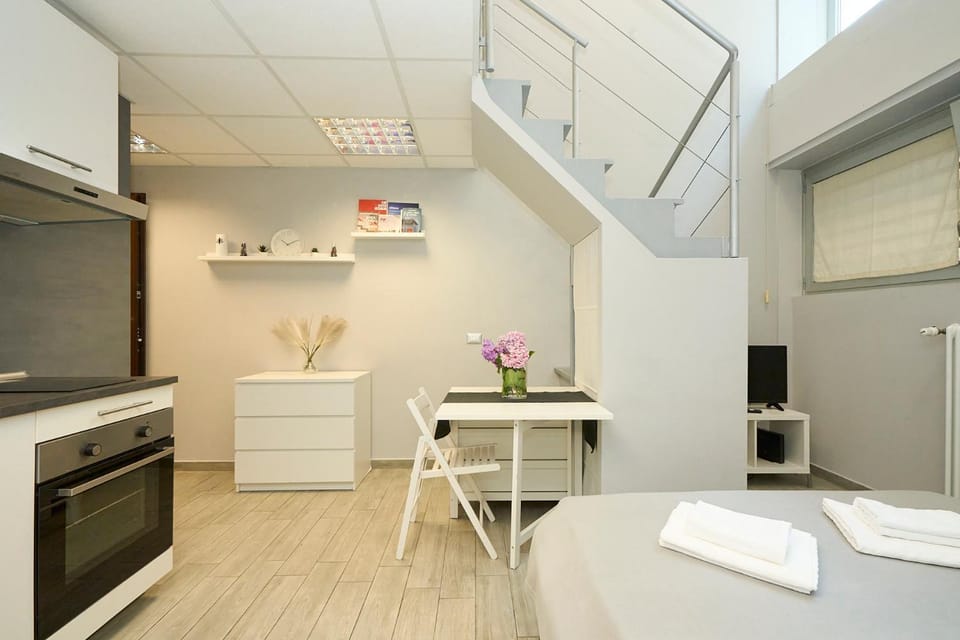 Bed, TV and multimedia, Kitchen or kitchenette, oven, stove, towels, washing machine