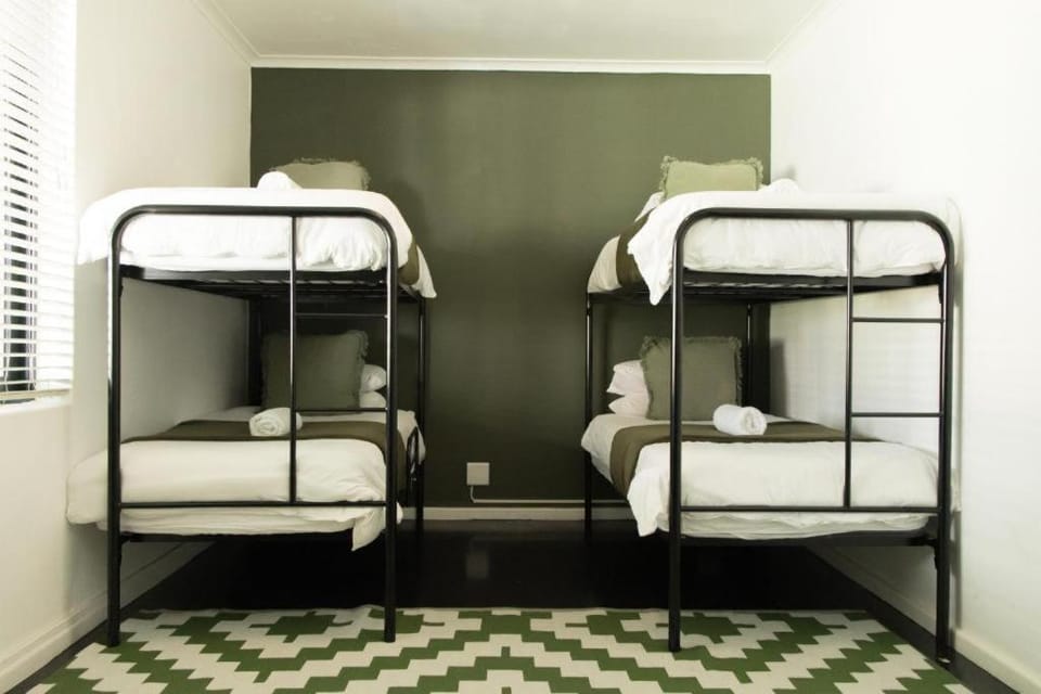 Foools Inn - Trendy Rooms available in the Heart of Sea Point! Hostel in Sea Point