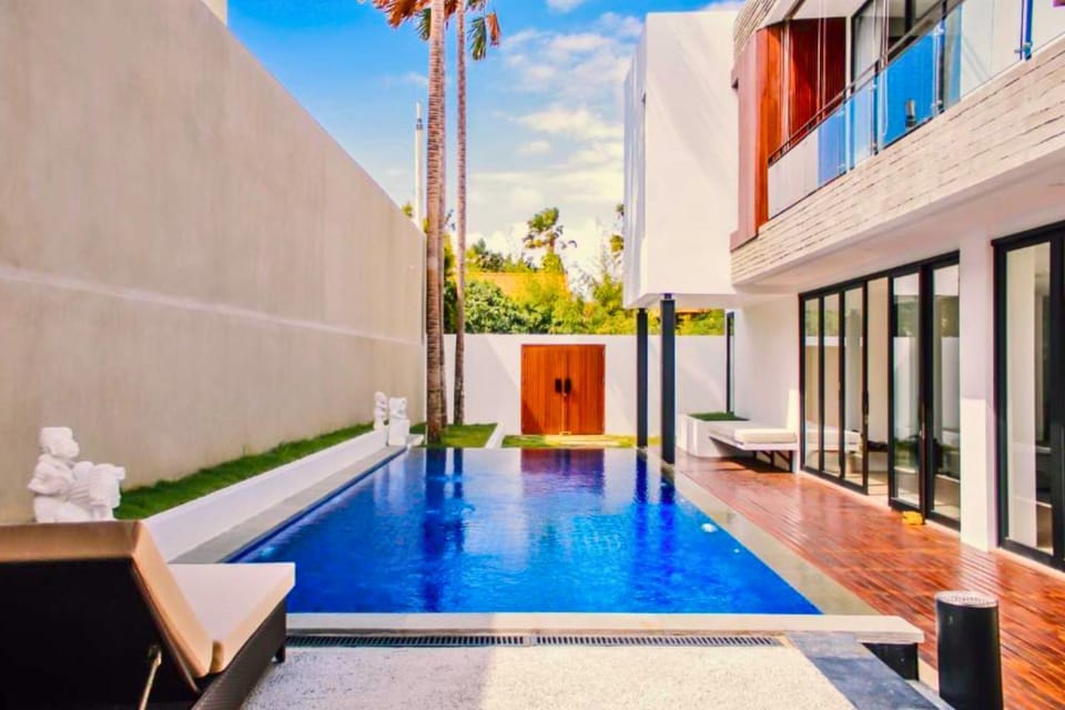 Patio, Pool view, Swimming pool, sunbed