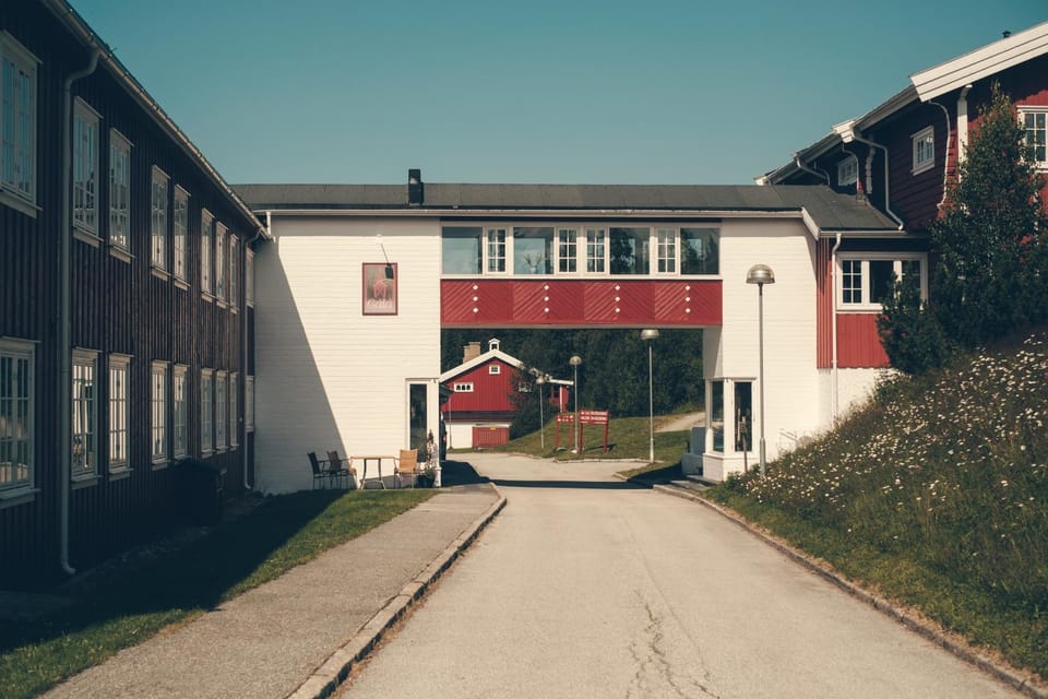 Property building, Facade/entrance, Day
