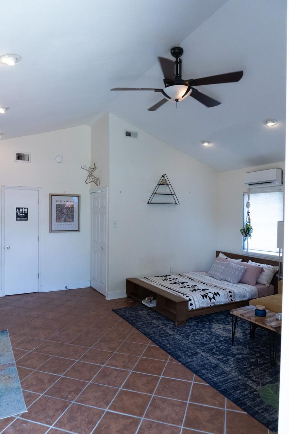 Bed, Living room, Bedroom