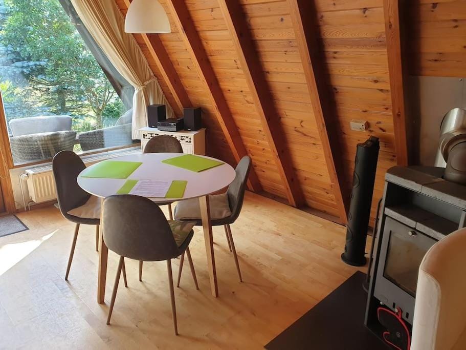 Seating area, Dining area