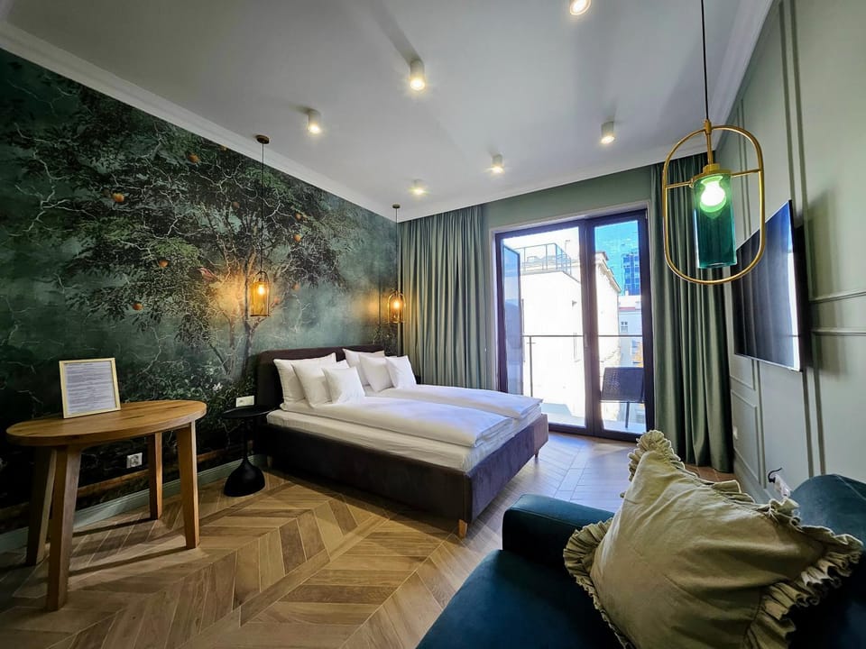 Bed, TV and multimedia, Living room, Seating area, Bedroom