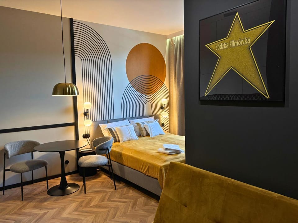 Bed, Living room, Photo of the whole room, Seating area, Bedroom