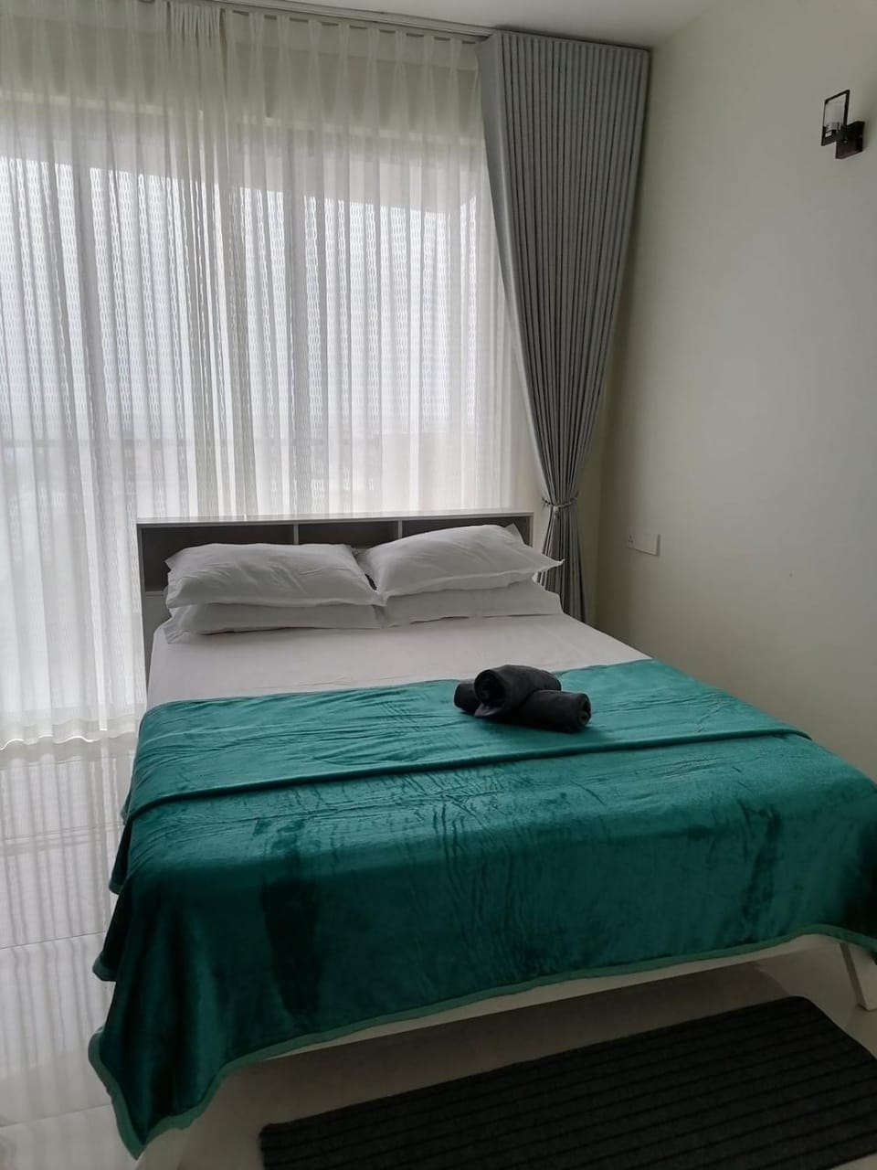Bed, Bedroom, towels
