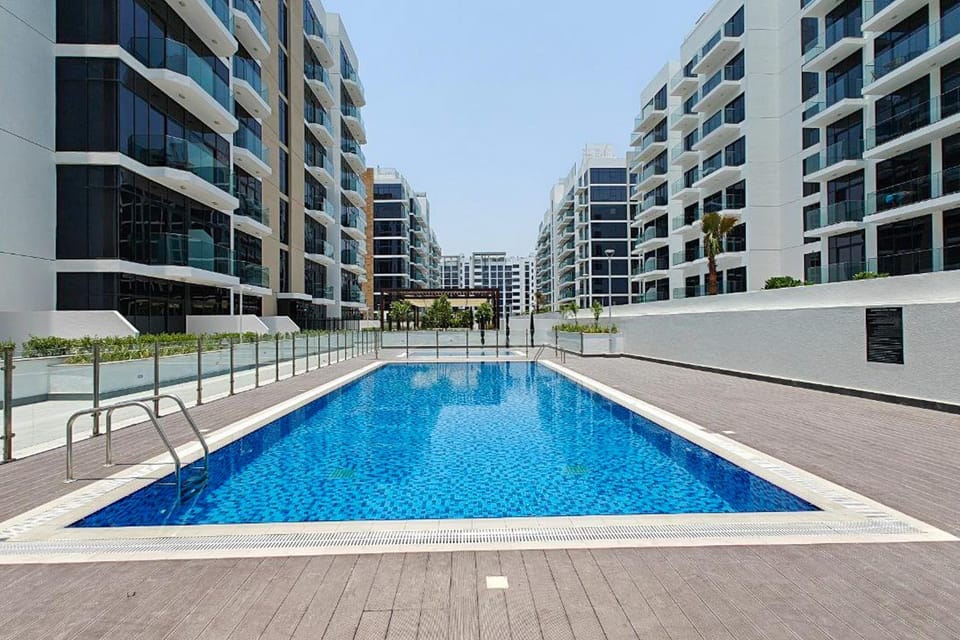 Property building, Day, Pool view, Swimming pool, Swimming pool