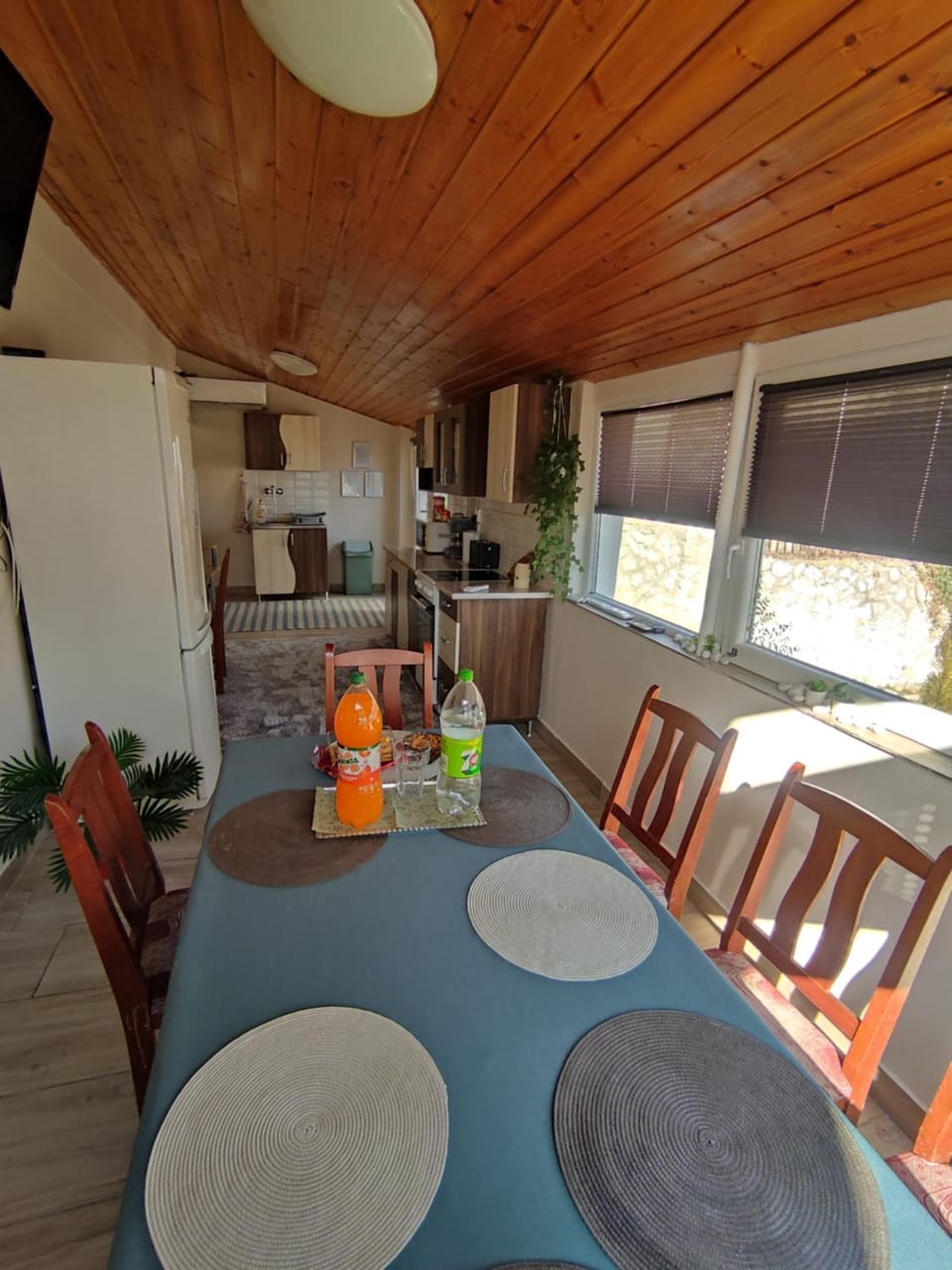 Dining area, kitchen