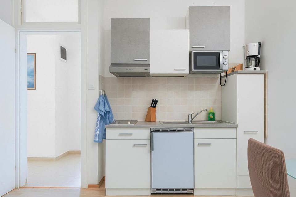 Kitchen or kitchenette, microwave, pet friendly, stove