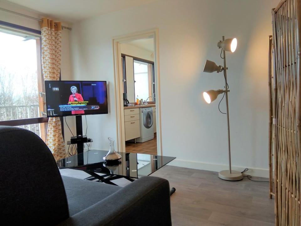 Communal lounge/ TV room, TV and multimedia, Living room, Seating area