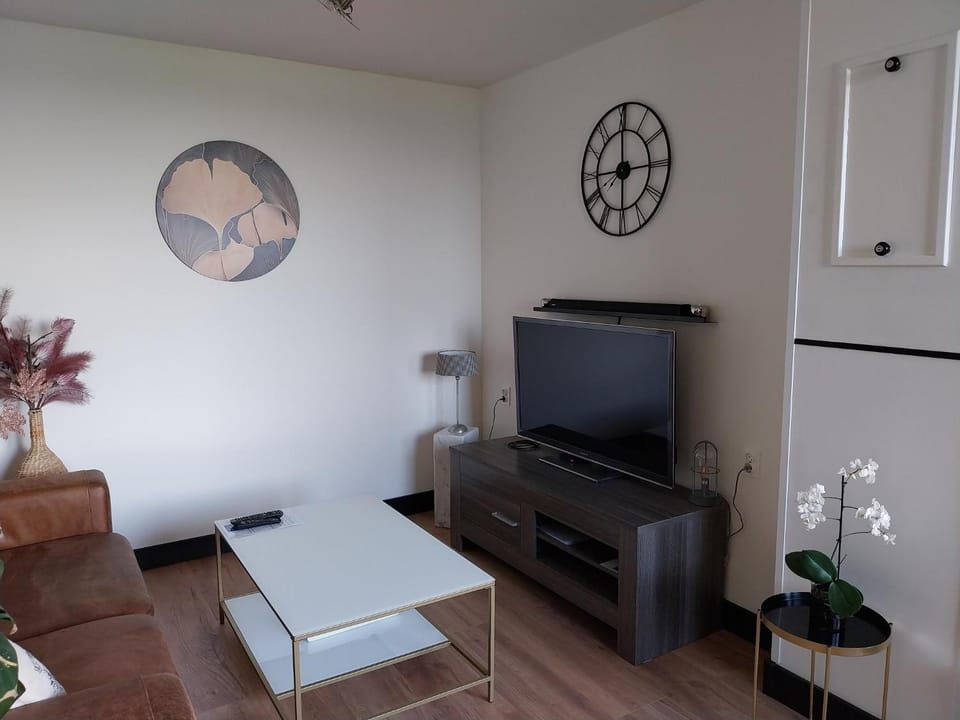 TV and multimedia, Seating area