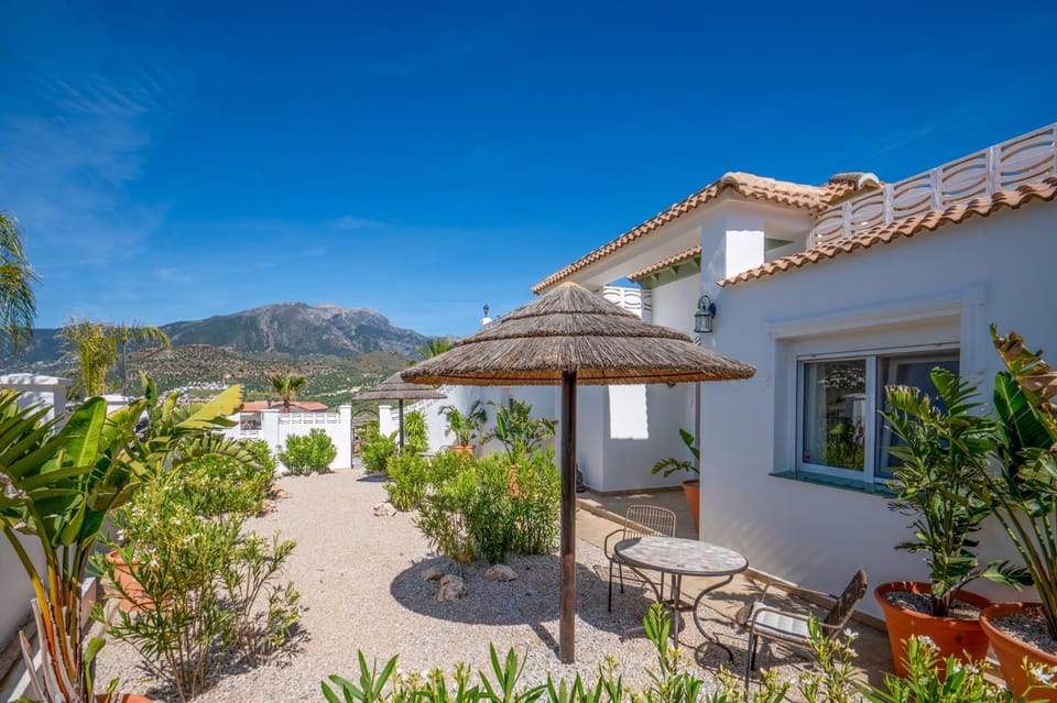 Balcony/Terrace, Garden view, Mountain view