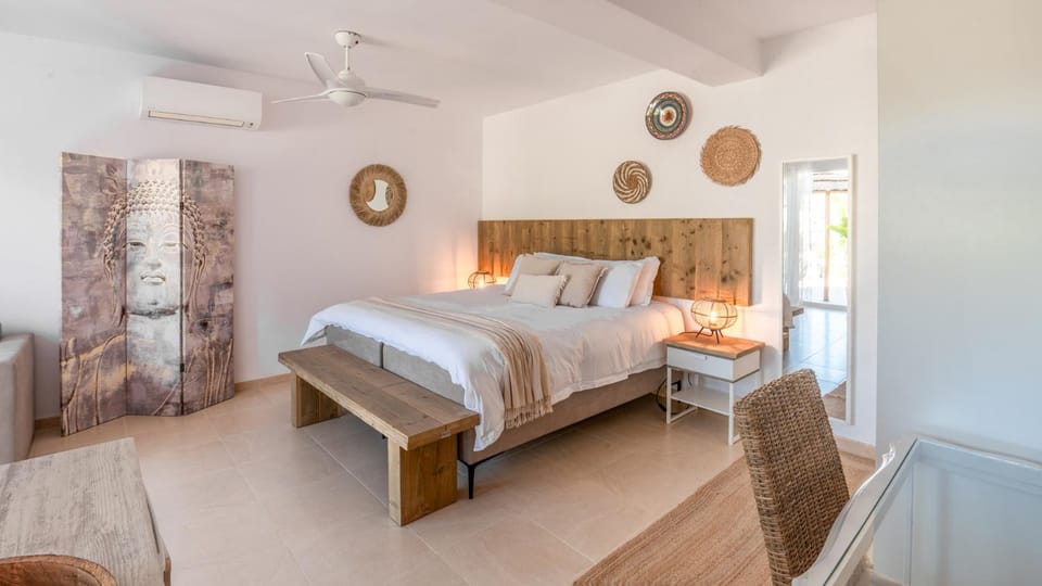 Bed, Bedroom, air conditioner