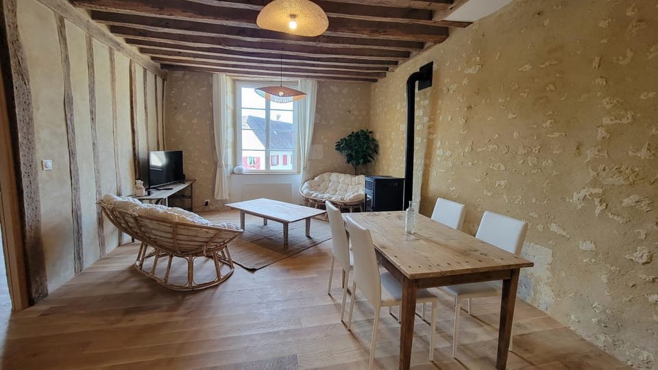 TV and multimedia, Living room, Seating area, Dining area