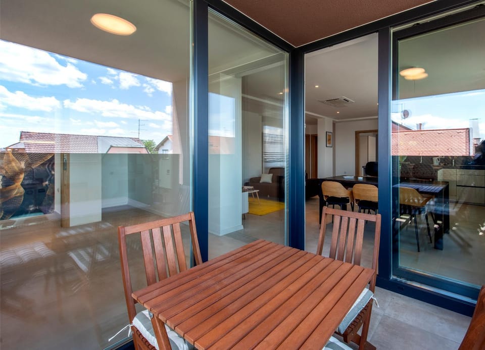 View (from property/room), Balcony/Terrace, Seating area