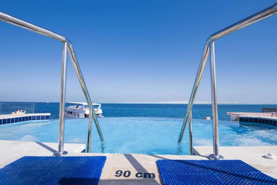 Sunrise Holidays Crystal Blue Beach Apartment in Hurghada