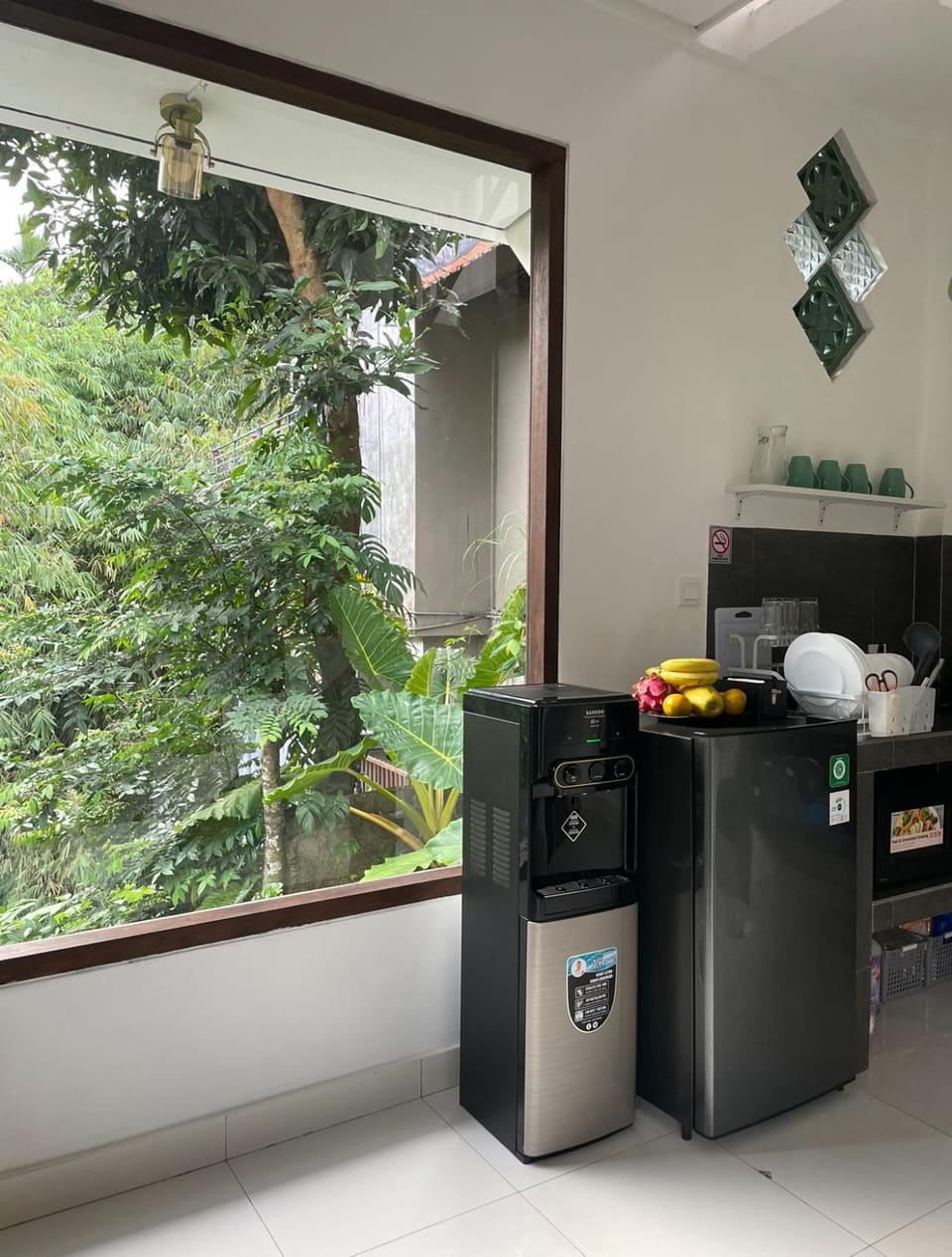 Kitchen or kitchenette, oven