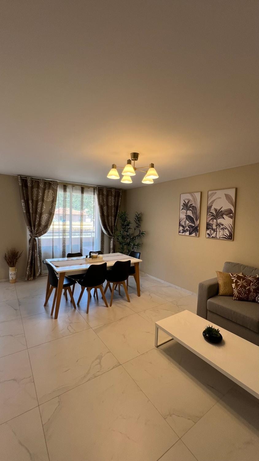 Living room, Dining area