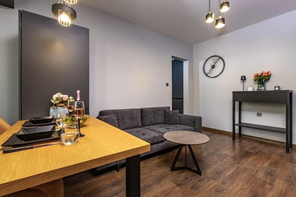 Happy People Plovdiv - Grey 1-BD Apartment by Flat Mаnager Apartment in Plovdiv