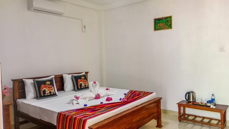 Bed, Photo of the whole room, Bedroom, towels, air conditioner