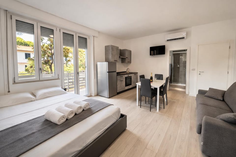 Bed, Balcony/Terrace, Lunch, kitchen, air conditioner