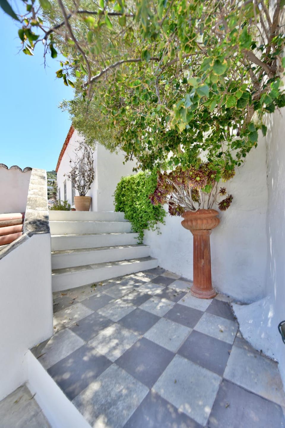 Captain's House - Historical home in Hydra 1800 House in Islands