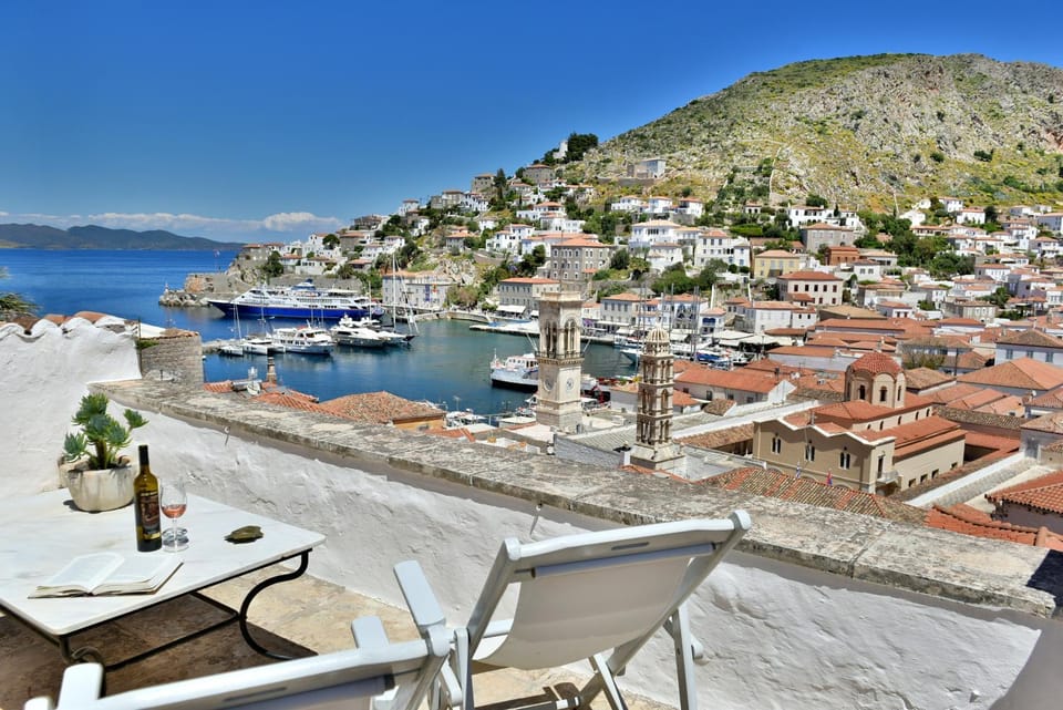 Captain's House - Historical home in Hydra 1800 House in Islands
