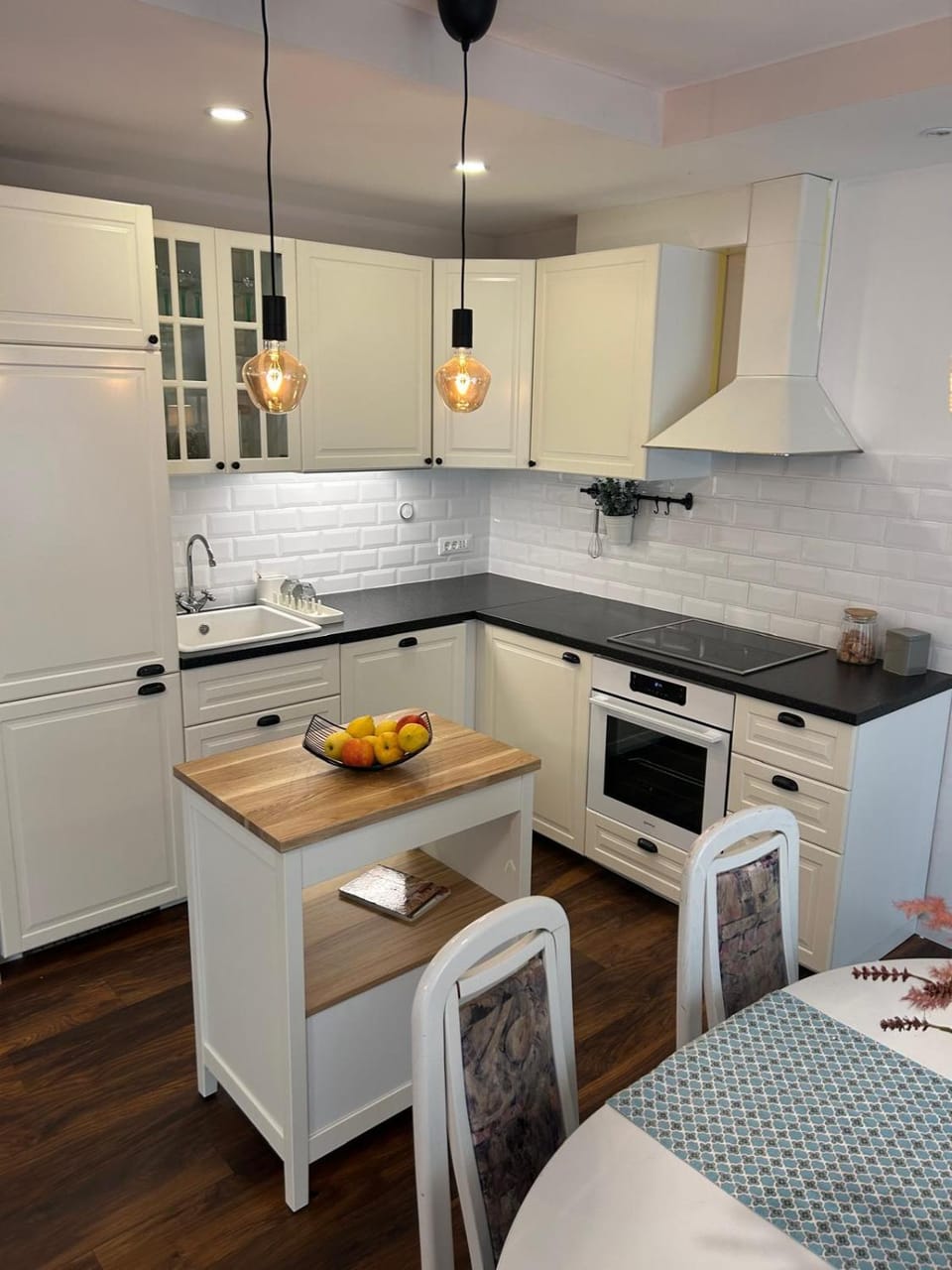 Kitchen or kitchenette, dishwasher, oven, toaster, kitchen