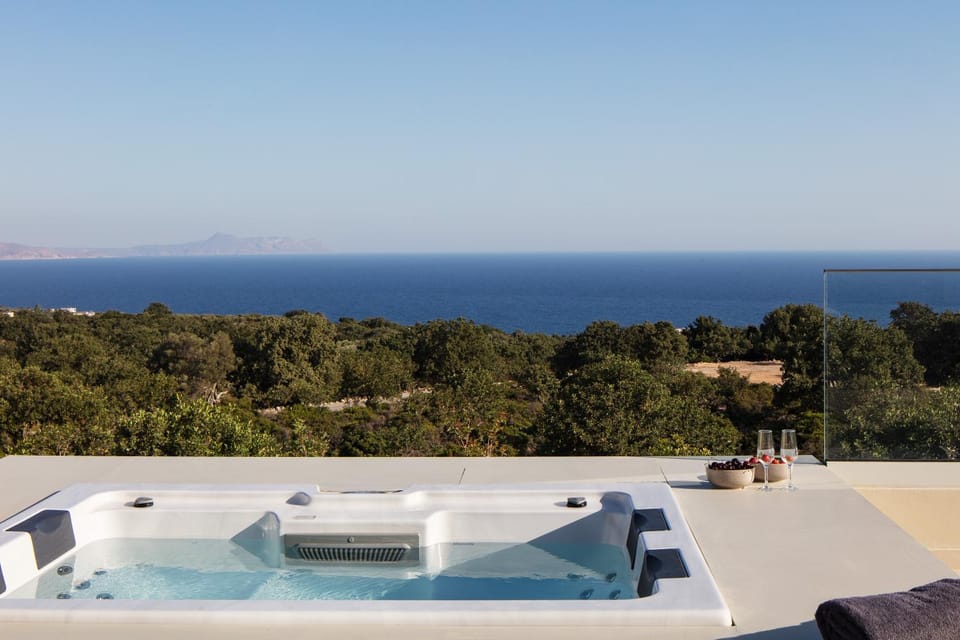 Hot Tub, Sea view, Swimming pool