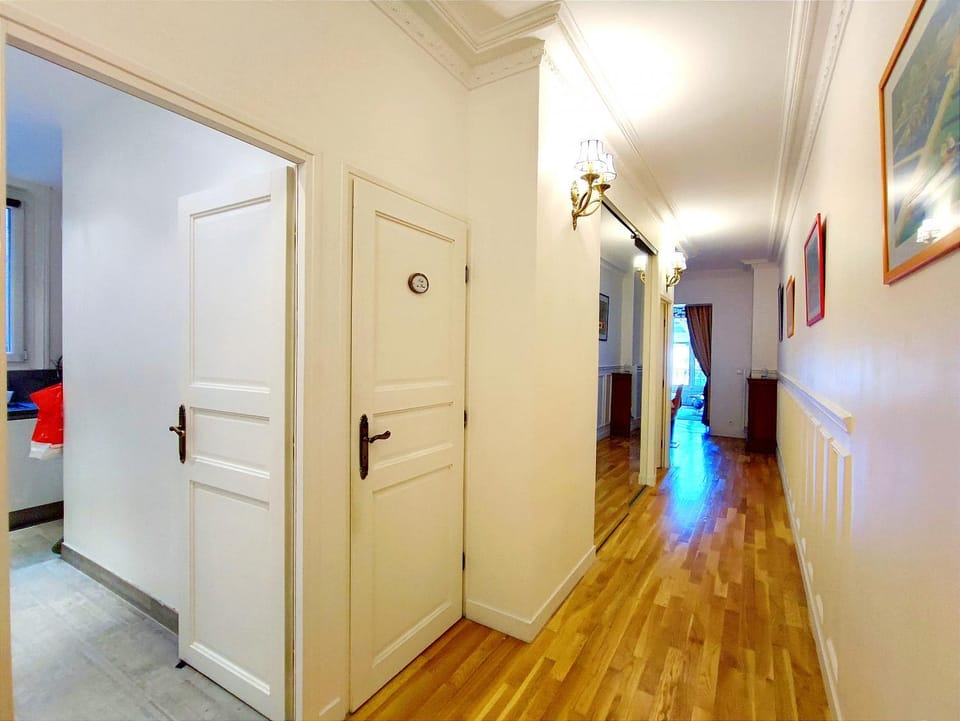 Paris 15 Urban Apartment with Local Life and Easy Metro Access Apartment in Paris