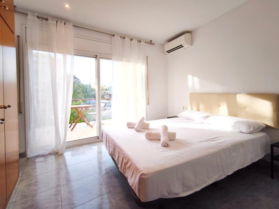 Bed, Bedroom, air conditioner