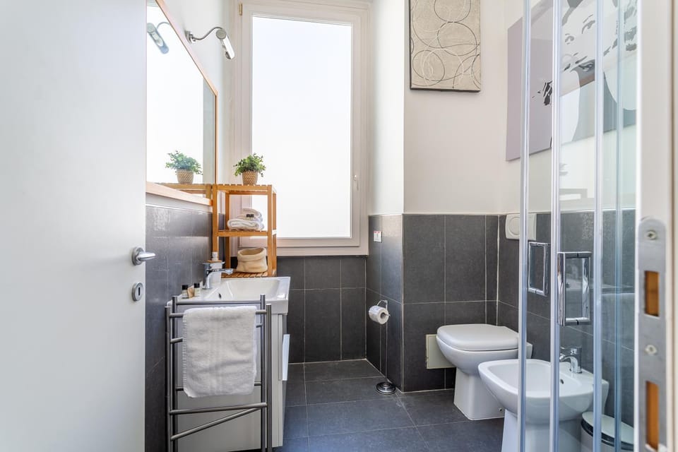 Shower, Toilet, Bathroom, bidet, towels