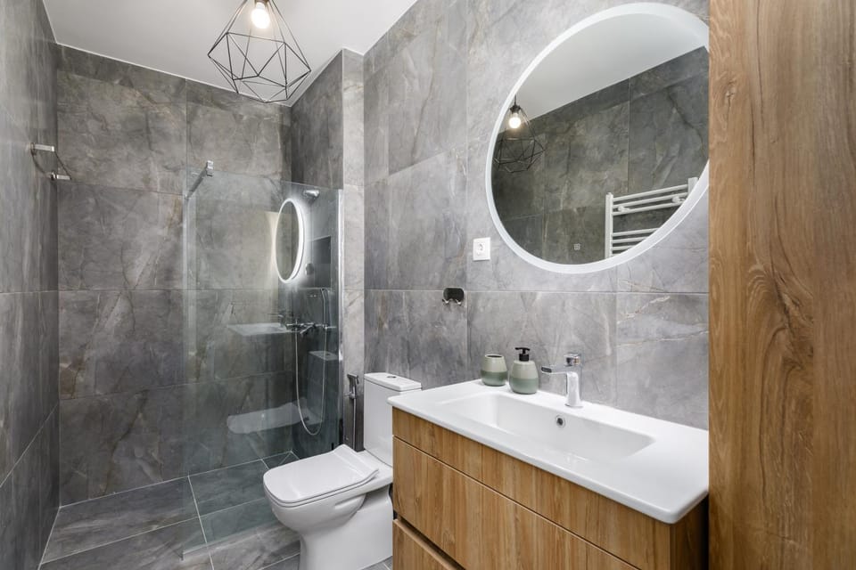 Toilet, Bathroom, towels