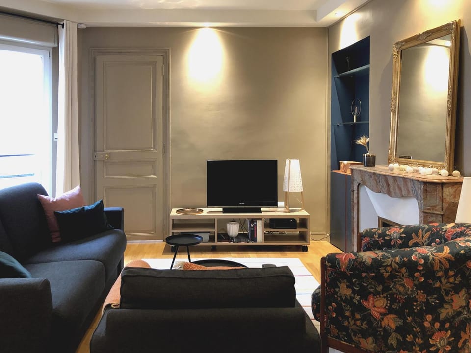 Urban Paris Apartment in Heart of Faubourg Saint Honore District Apartment in Paris