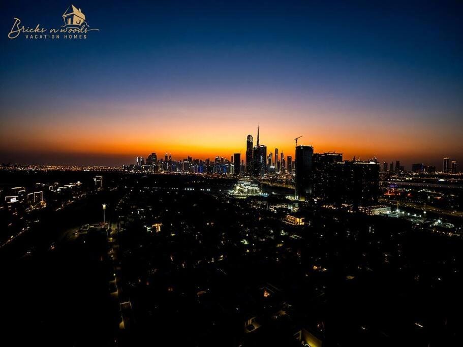 Stunning Skyline View 1BHK 4pax Apartment in Dubai