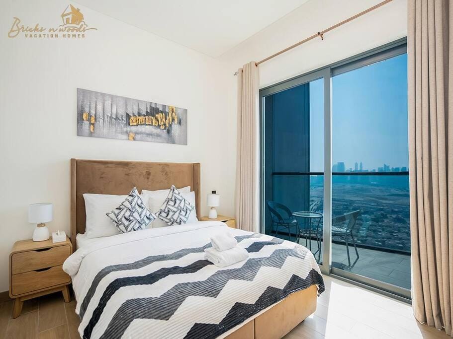 Stunning Skyline View 1BHK 4pax Apartment in Dubai