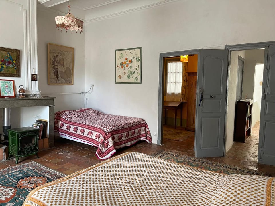 Les Asphodeles chambre familiale Lilah Bed and Breakfast in Occitanie