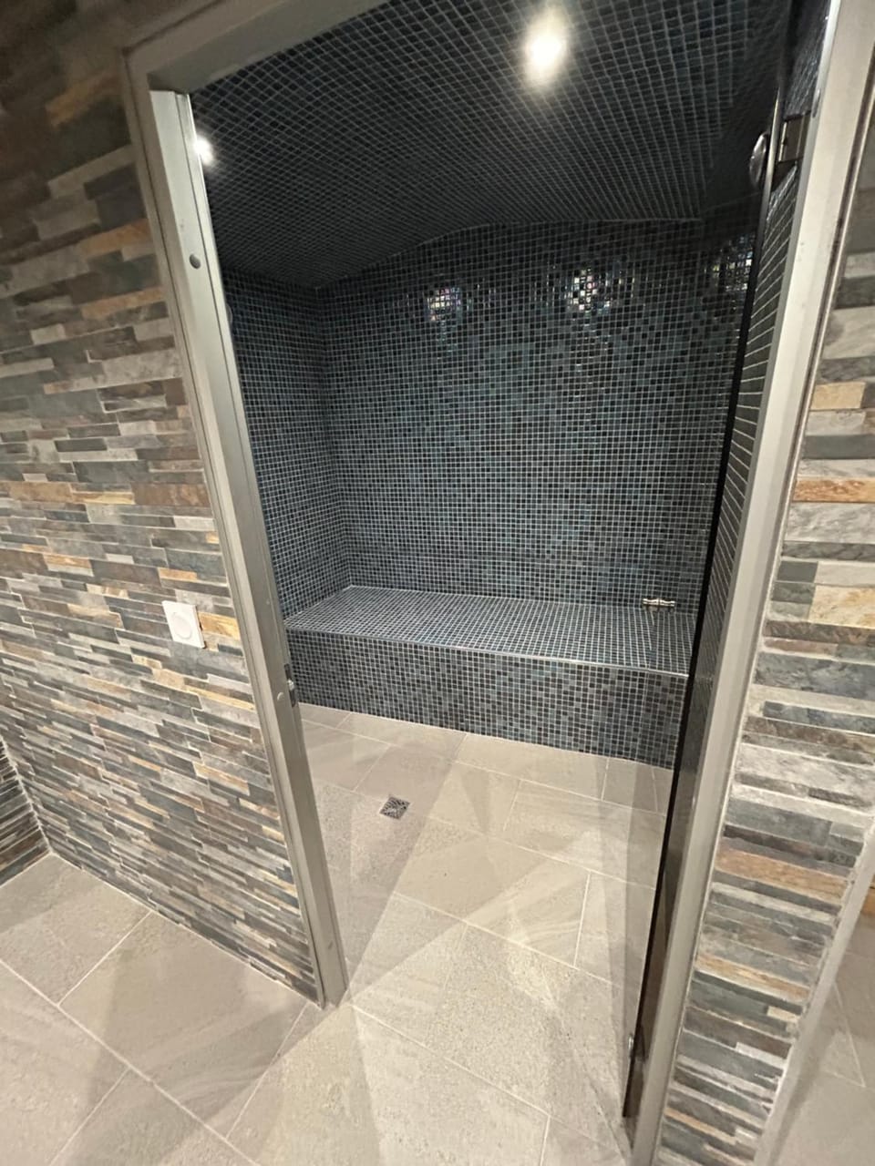 Hot Tub, Sauna, Swimming pool