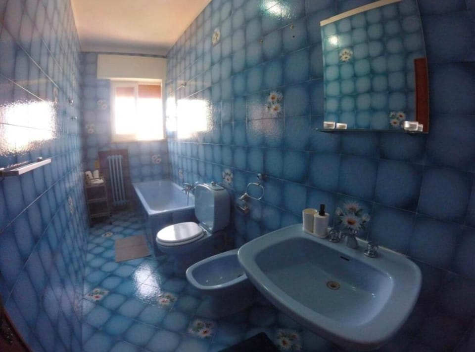 Stanza matrimoniale bagno privato Vacation rental in Mola di Bari